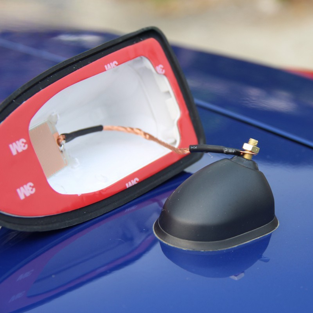 Antenna per auto a forma di pinna di squalo